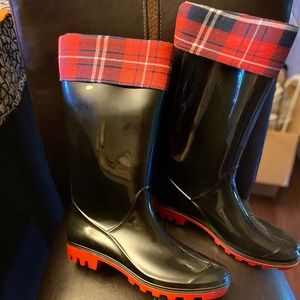 NWOT Size 10 plaid rain boots